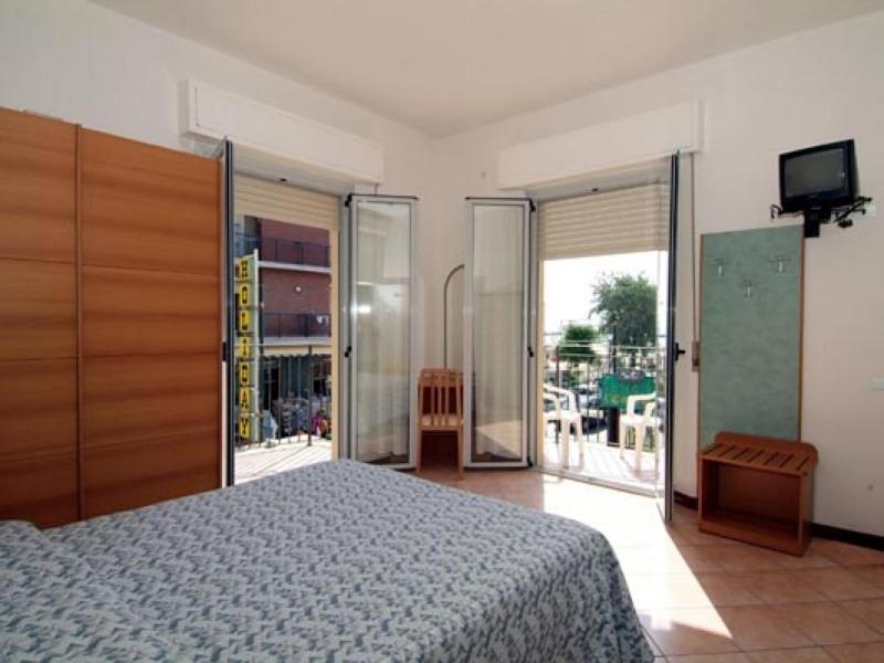 Holiday Beach Hotel 2*