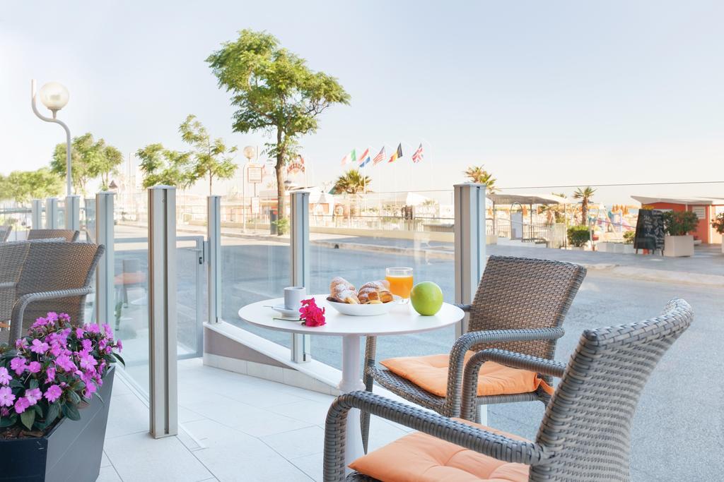 Holiday Beach 2* Viserbella di Rimini