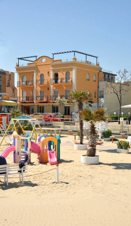Holiday Beach 2*