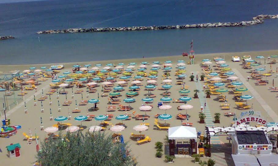 Holiday Beach 2*